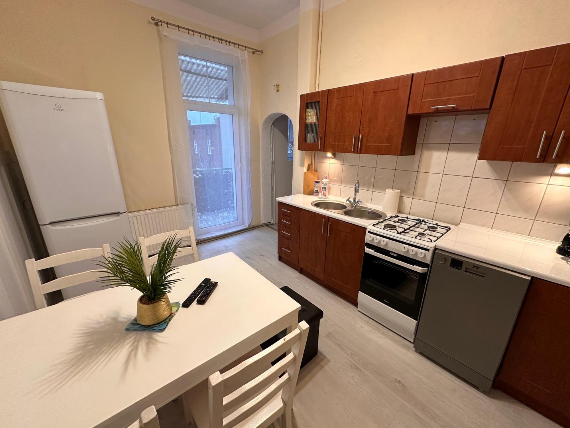 Apartamenty Ktw Central Station คาโตวีตเซ ภายนอก รูปภาพ