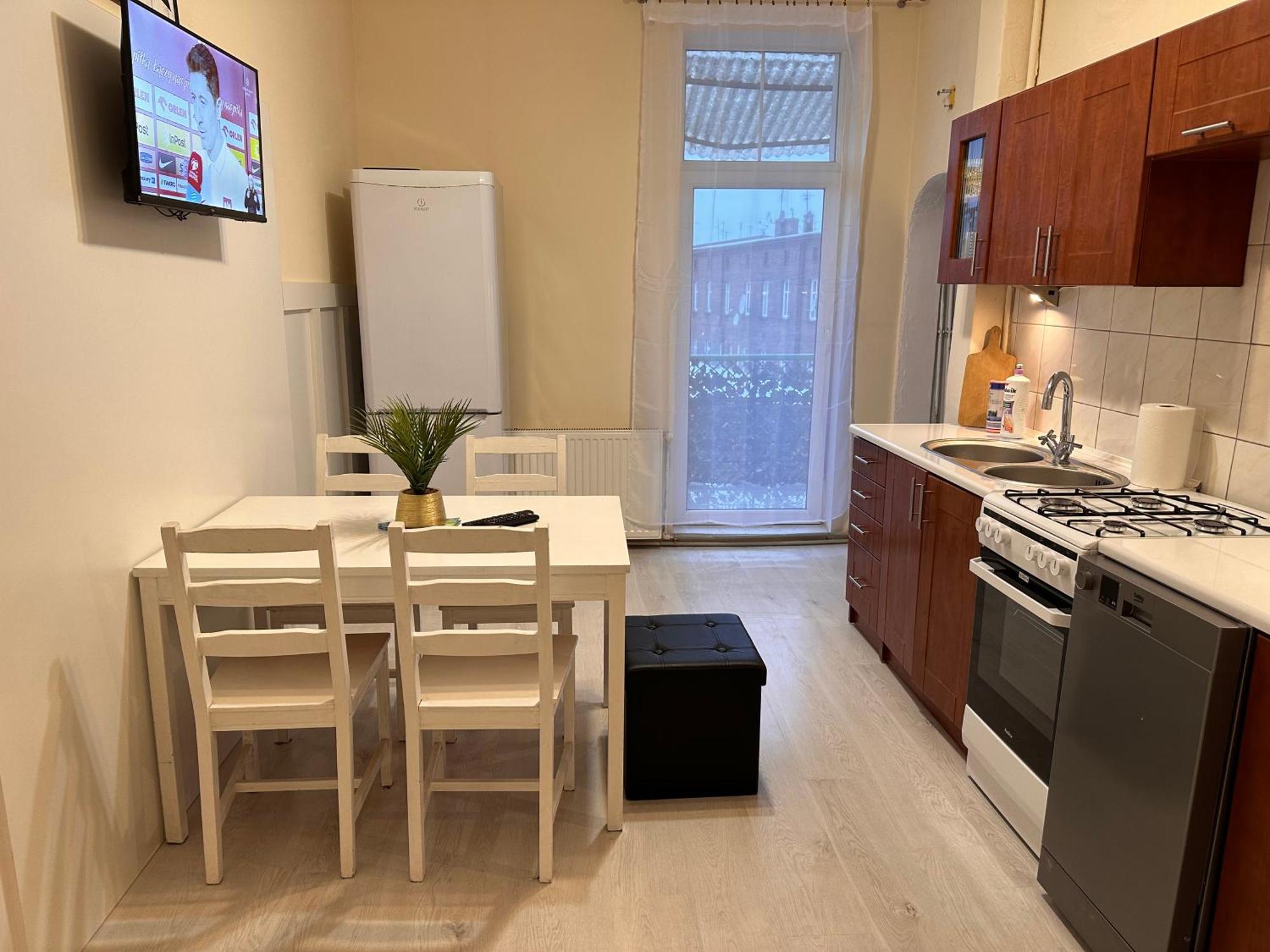 Apartamenty Ktw Central Station คาโตวีตเซ ภายนอก รูปภาพ