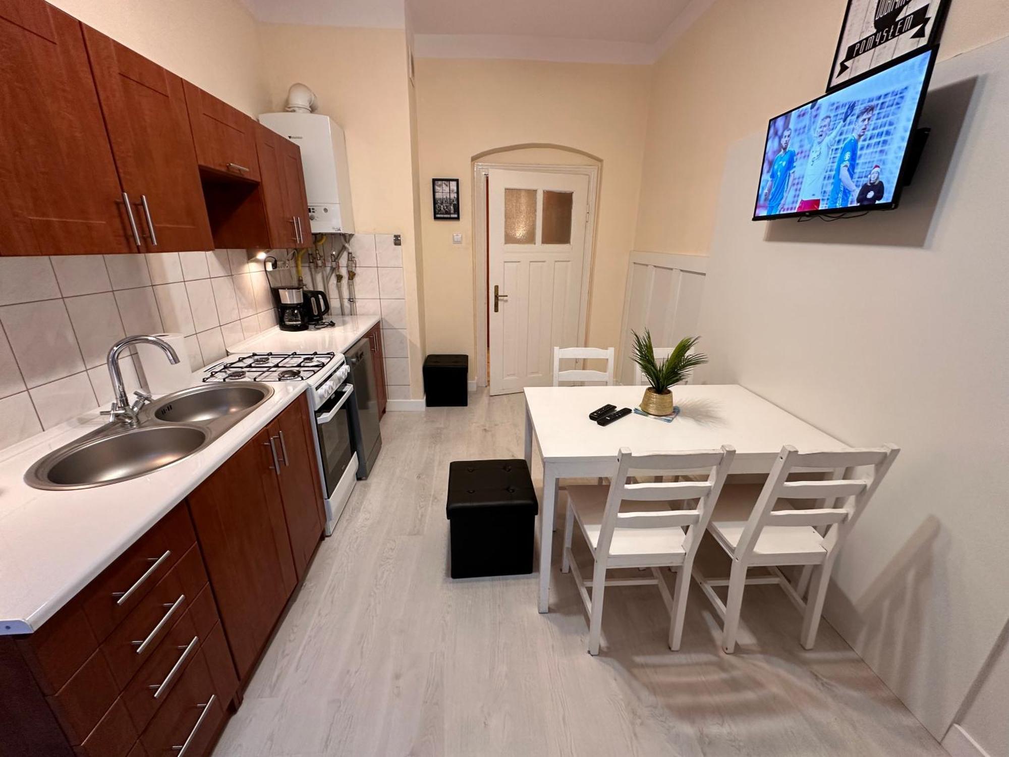 Apartamenty Ktw Central Station คาโตวีตเซ ภายนอก รูปภาพ