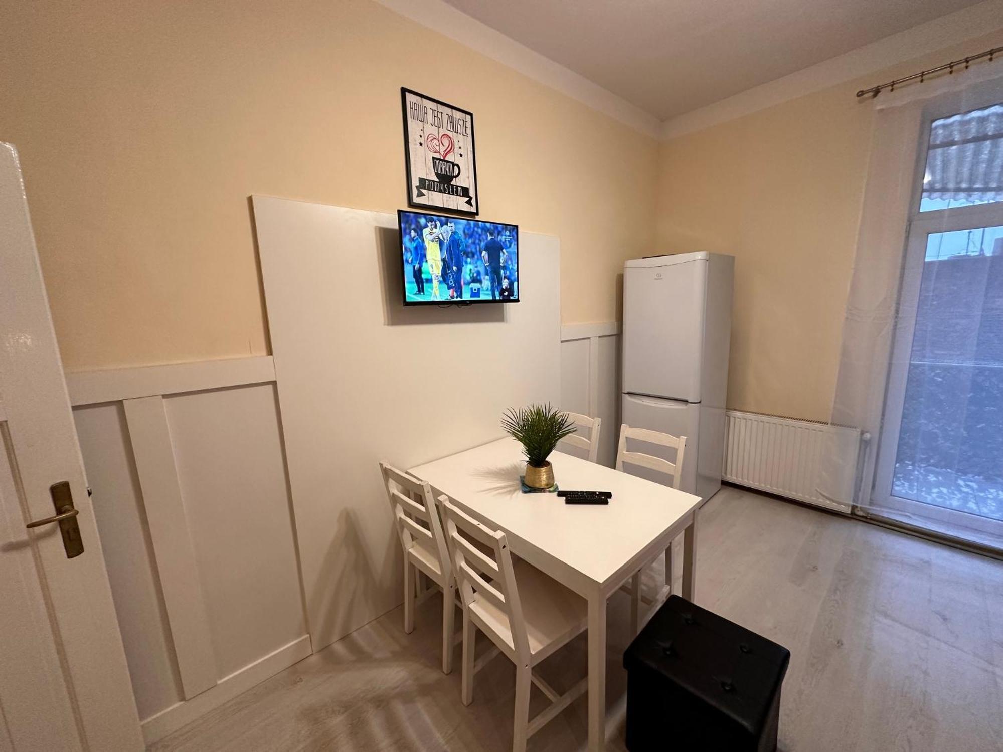 Apartamenty Ktw Central Station คาโตวีตเซ ภายนอก รูปภาพ