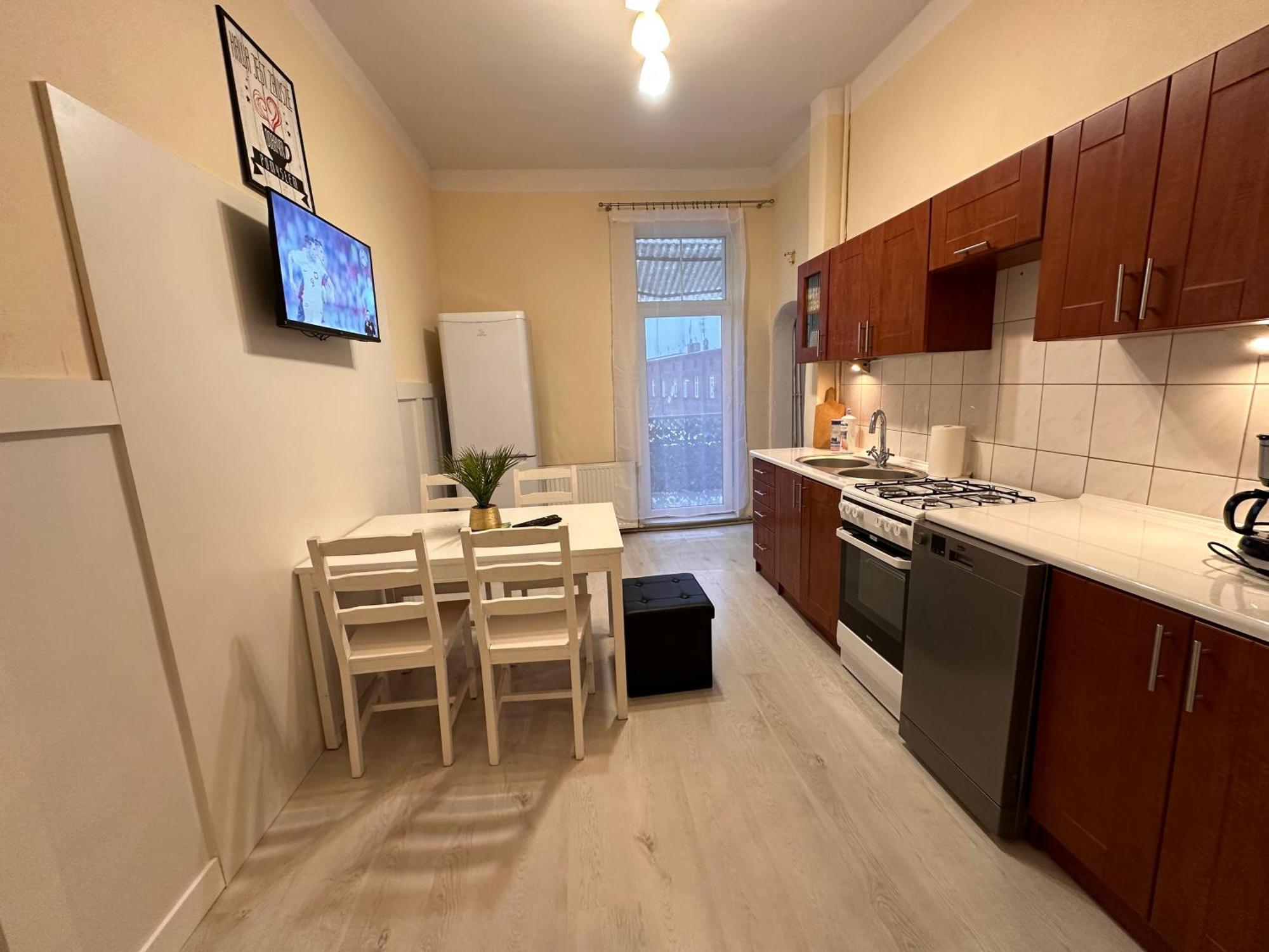 Apartamenty Ktw Central Station คาโตวีตเซ ภายนอก รูปภาพ