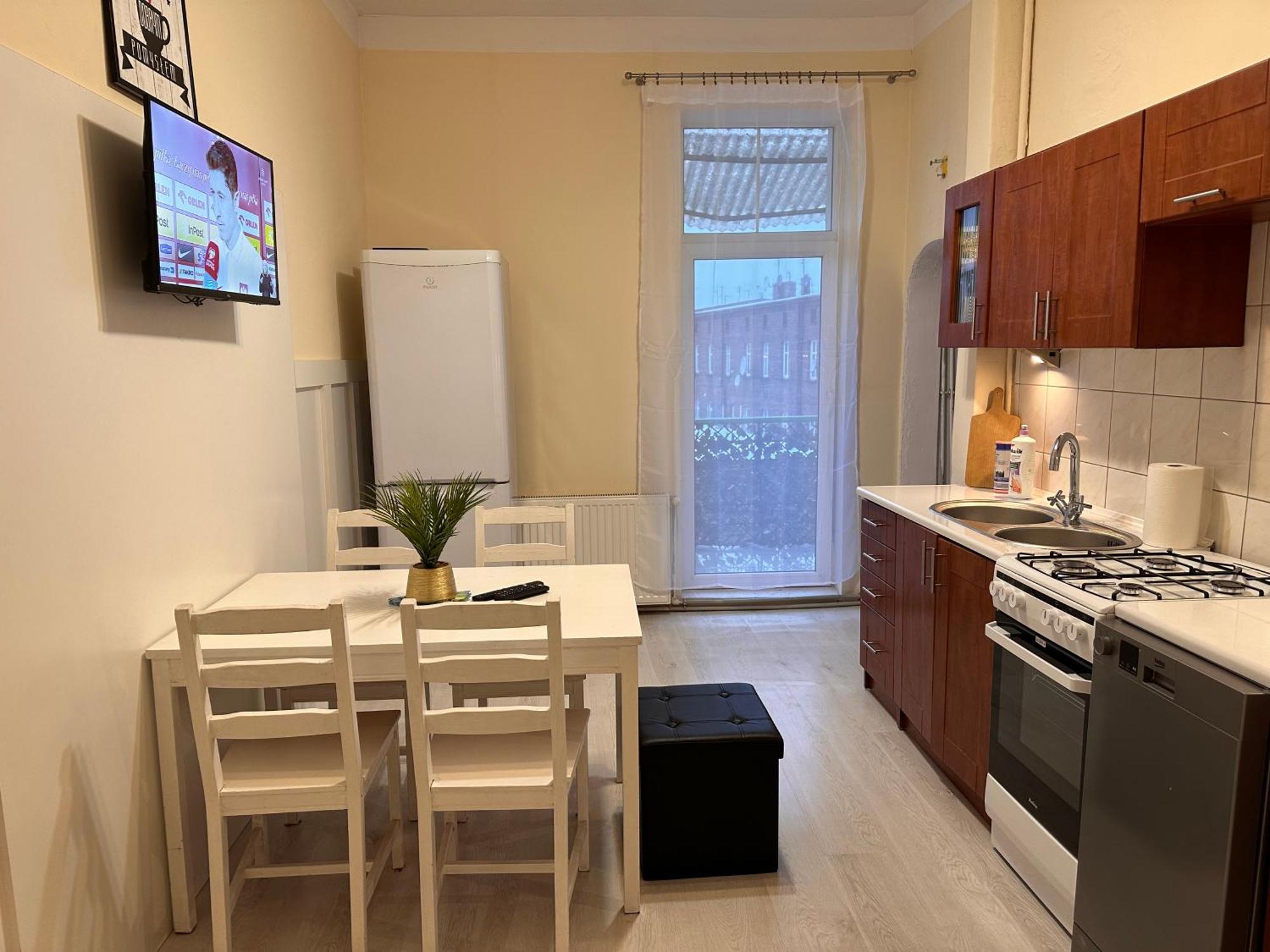 Apartamenty Ktw Central Station คาโตวีตเซ ภายนอก รูปภาพ