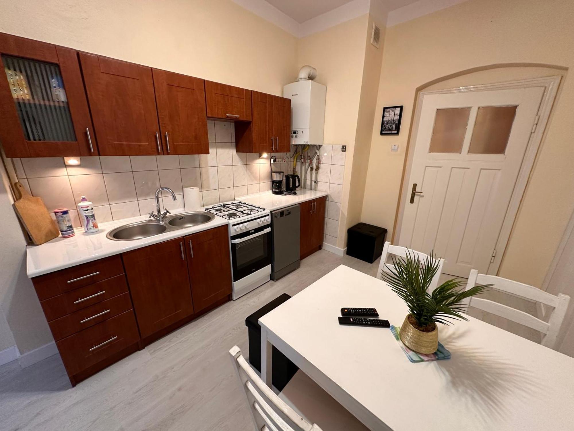 Apartamenty Ktw Central Station คาโตวีตเซ ภายนอก รูปภาพ